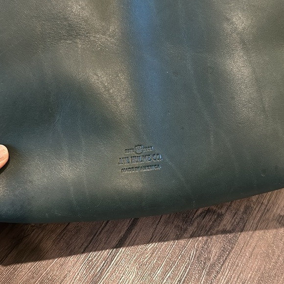 J.W. Hulme Leather Wine Tote Carrier, Holds Two Wine or Liquor Bottles, Green - Picture 3 of 12